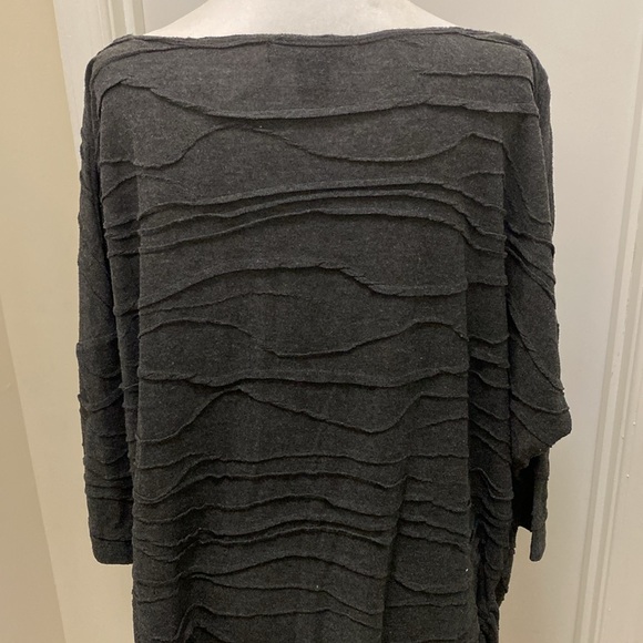 Beautiful dark gray quarter sleeve top in EUC - Picture 3 of 5